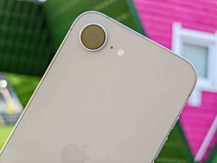 I briefly tested the iPhone 16e camera and it surprised me 2 Camera on iPhone 16e