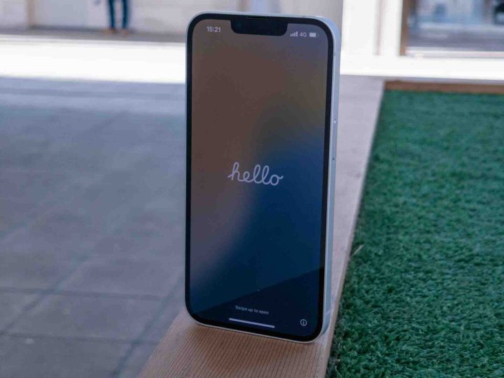 I started using iPhone 16E and it is better than my expectation 3 IPhone 16E display