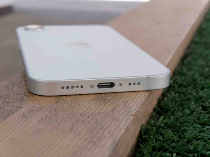 I started using iPhone 16E and it is better than my expectation 4 USB-C port on iPhone 16E