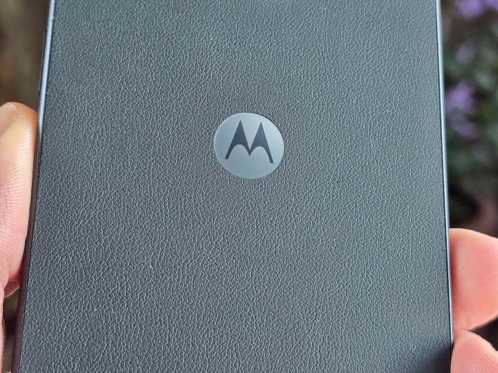 Moto G2025 Vegetarian Leather Support