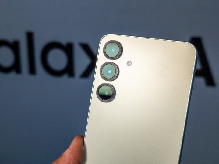 Samsung Galaxy S25 Plus vs. iPhone 16 Plus: Which Middle M-Completion Phone is the best? 5 Samsung Galaxy S25 Plus.