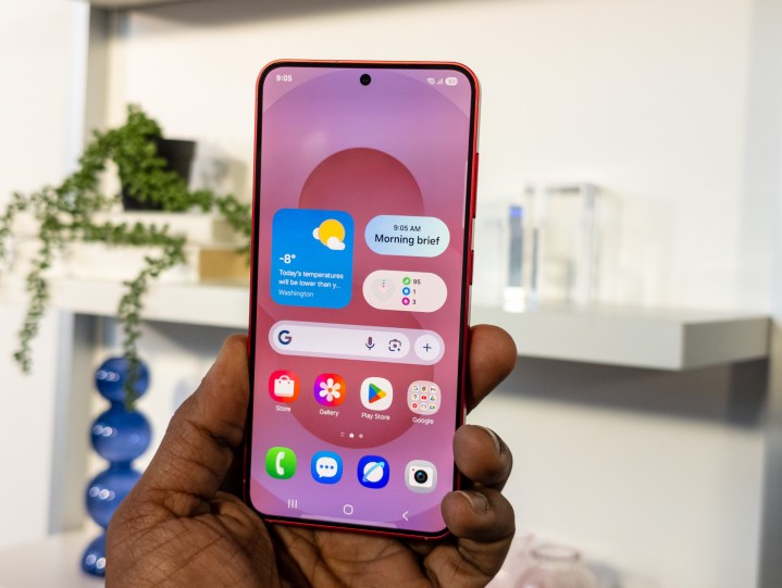 Samsung Galaxy S25 Plus vs. iPhone 16 Plus: Which Middle M-Completion Phone is the best? 6 Galaxy S25 Plus in hand on screen
