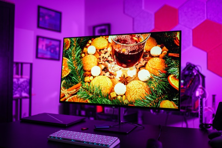 An HDR demo on the Dough Spectrum Black 32.