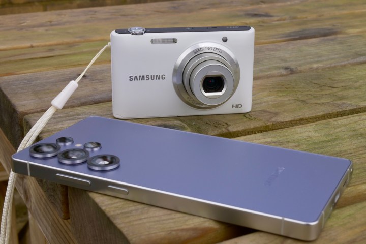 This terrible Samsung camera ruined my day 9 Samsung Galaxy S25 Samsung ST72 camera with Ultra.