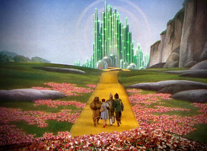 10 Best Film Remake, Rank of All Time, Rank 10 The characters of Oz magicians walk on the yellow brick road.